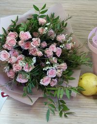 Купить элитные розы в Питере цветочная база.